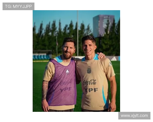 赛后毛里塔尼亚球员争梅西合影